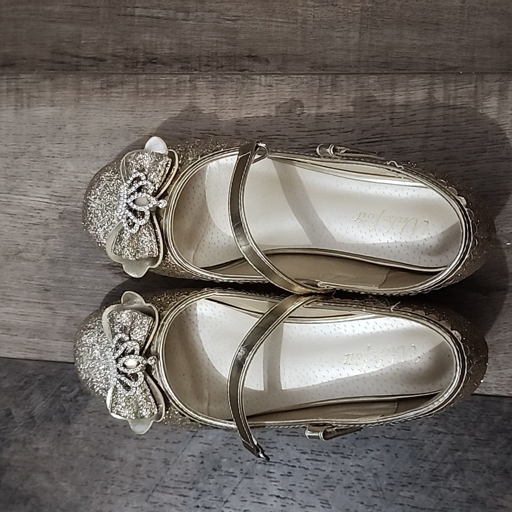Girls gold dress shoes size 3 child
